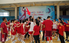 女籃體能訓(xùn)練，張子宇缺席，李夢王思雨態(tài)度端正。