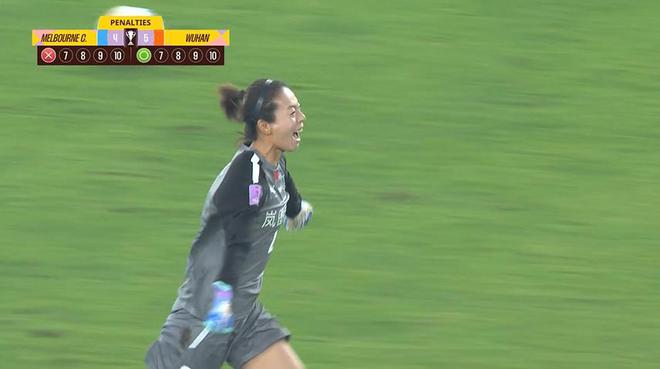 武漢女足門將陳晨替補(bǔ)登場，點球大戰(zhàn)撲點兩勝！