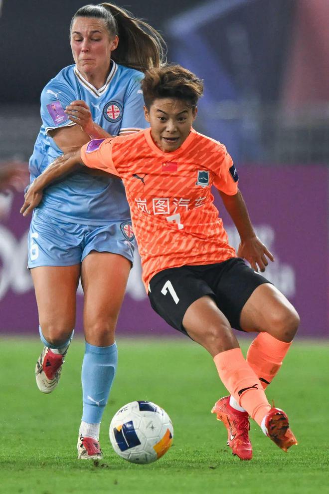 武漢女足奪冠，捧亞冠金杯！