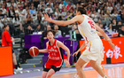中國女籃敗北，張子宇17+9難救局！全隊情緒低落。